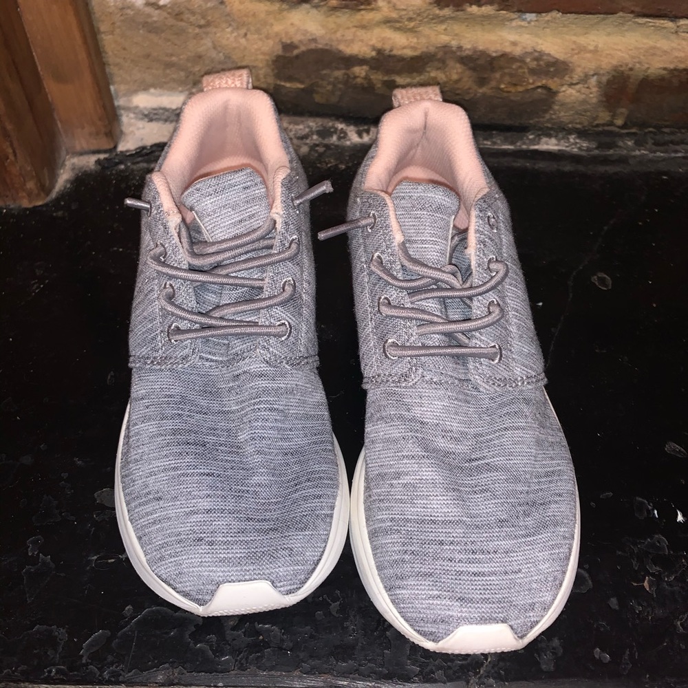Roxy sneakers